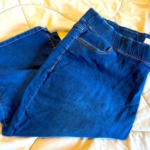 Plus size pull on denim capris